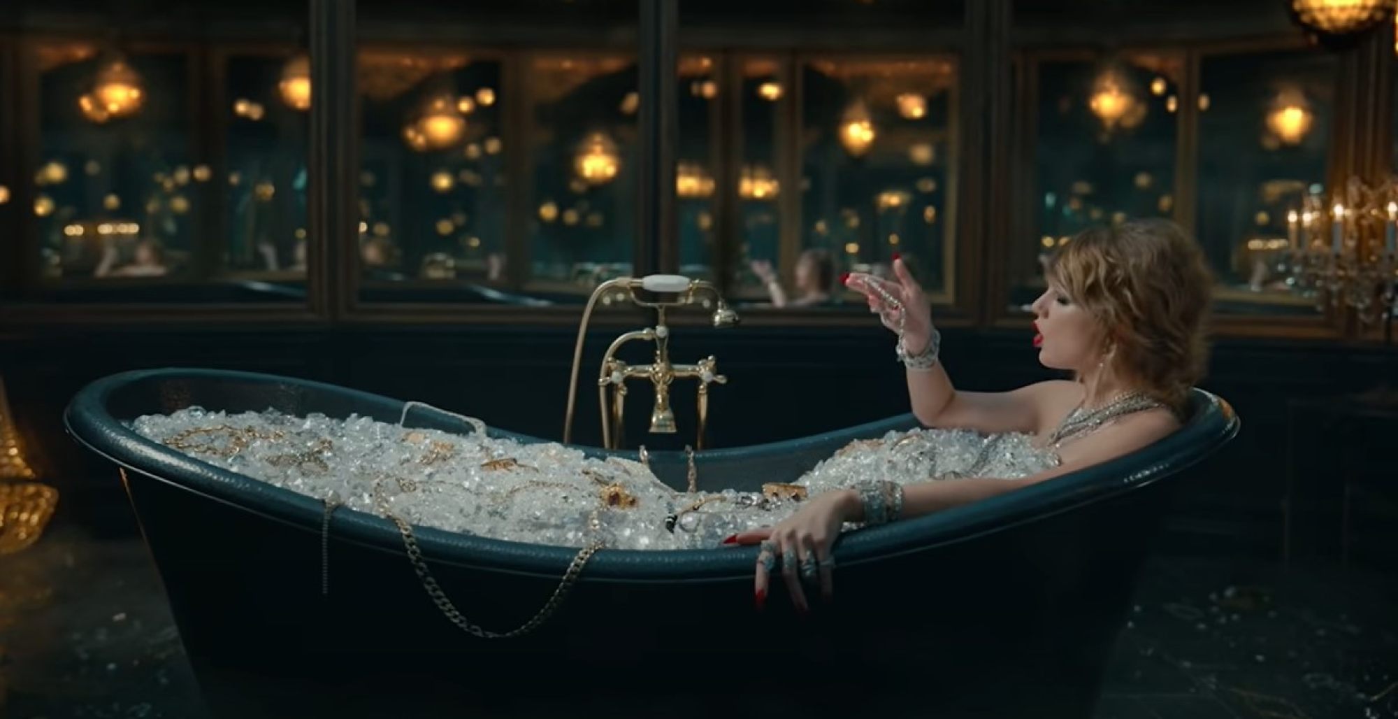 Taylor Swift got a little help from Hollywood jeweller Neil Lane in her “Look What You Made Me Do” video. Photo: YouTube