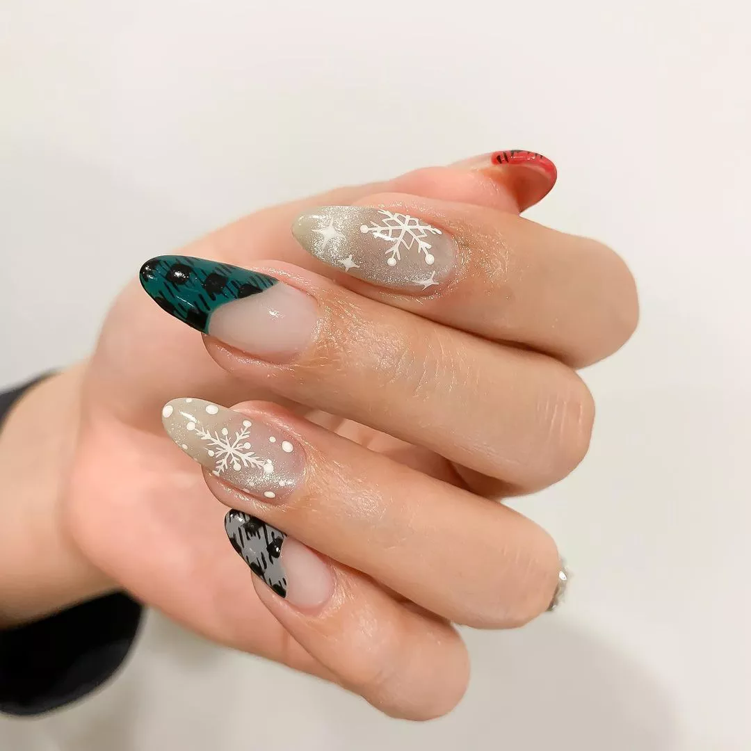 snowflake and houndstooth print manicure