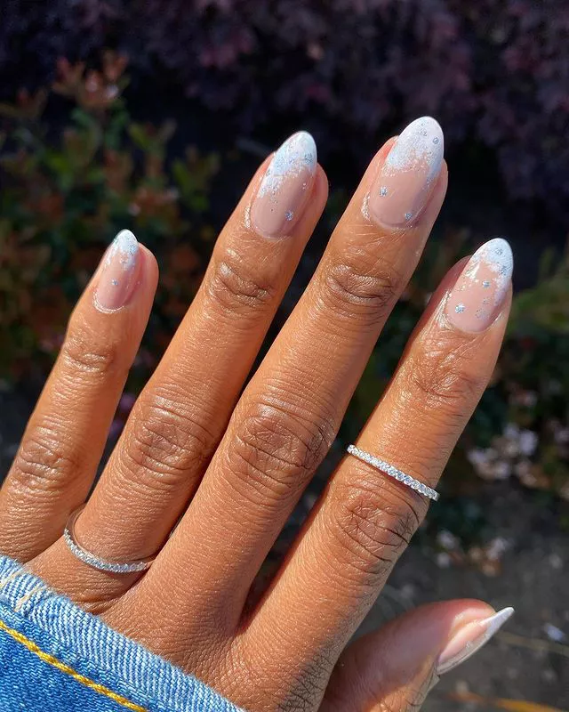 icy ombrÃ© nails