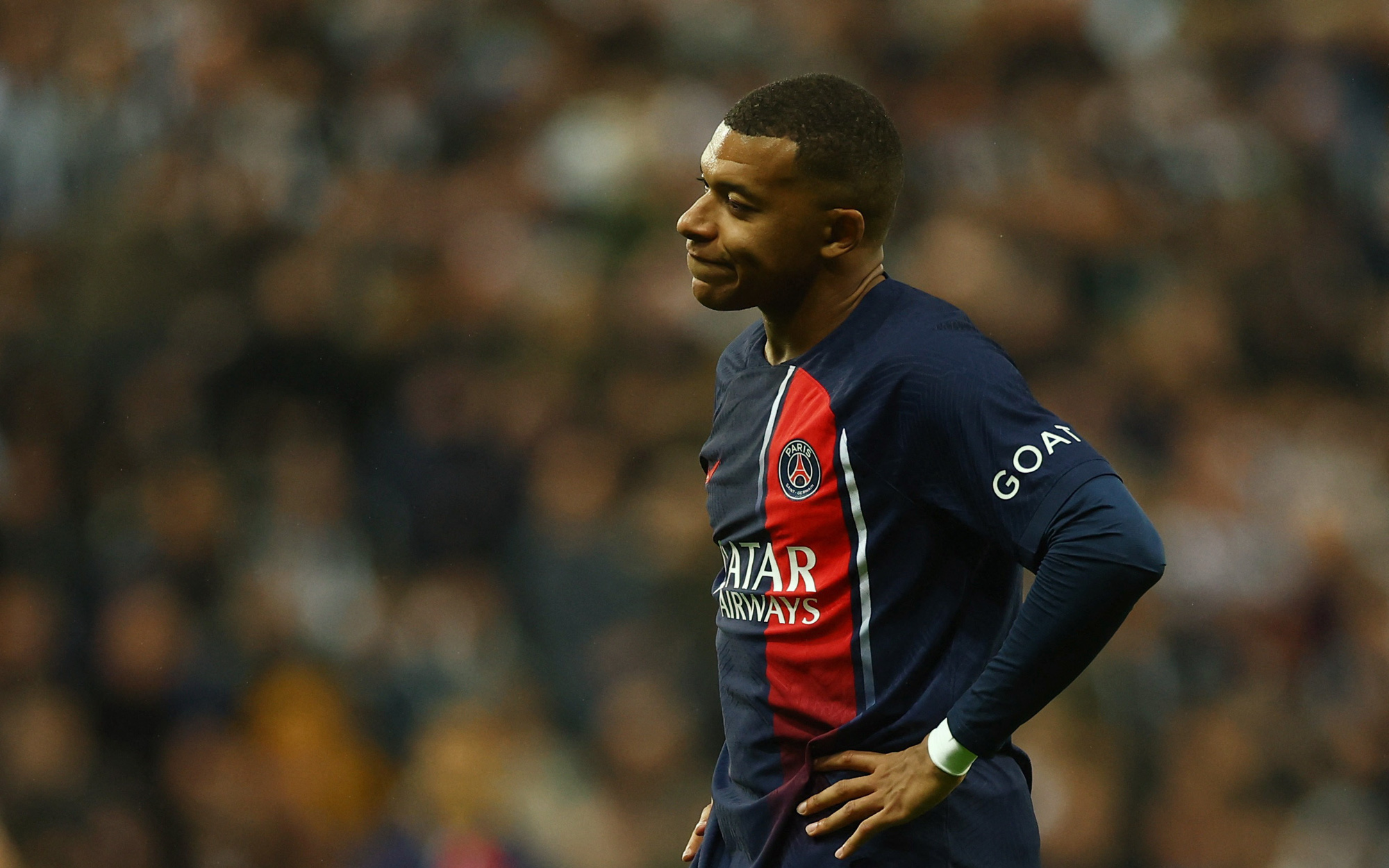 Mbappe mờ nhạt, PSG thảm bại trước Newcastle