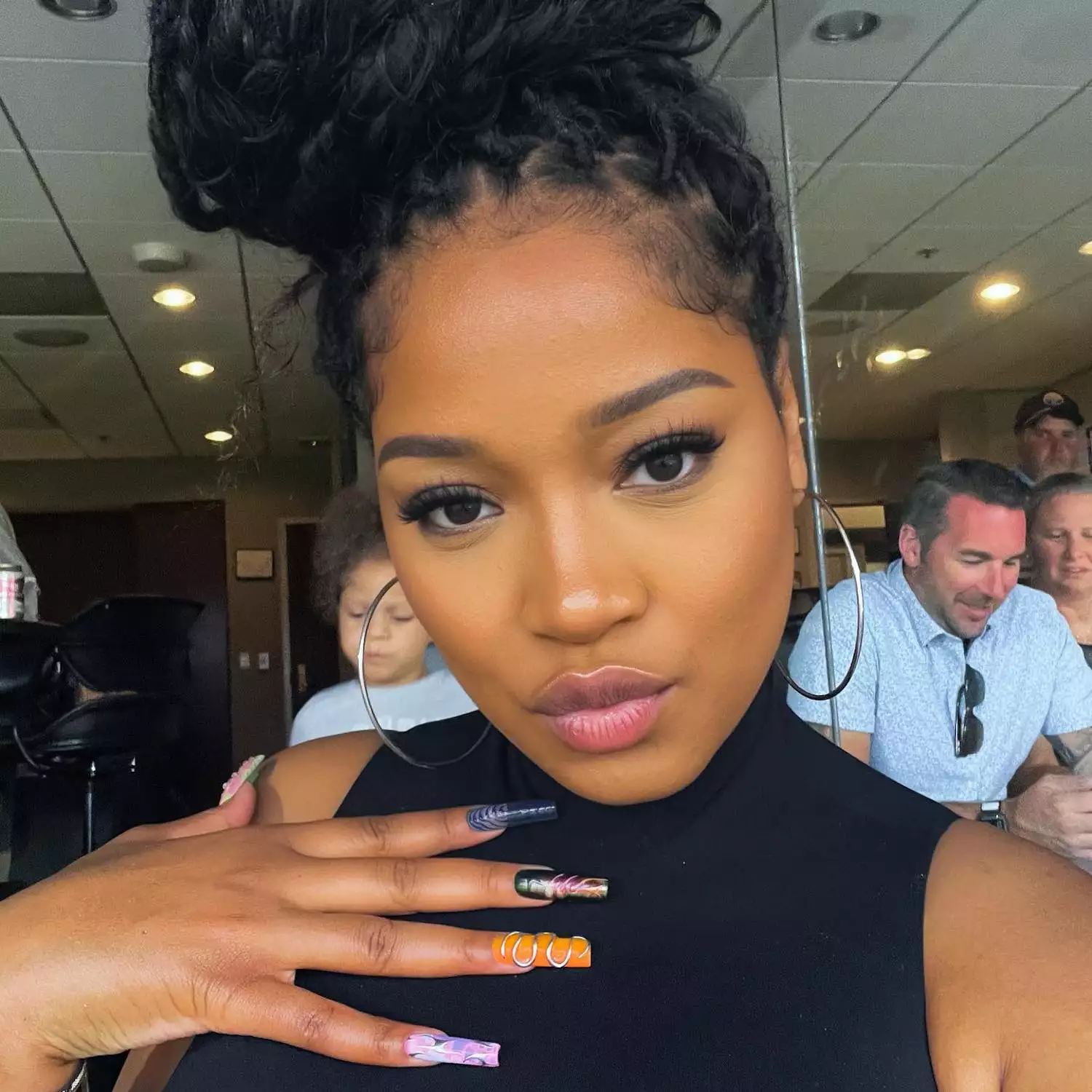 Keke Palmer poses with a mismatched manicure with multiple 3D squiggles