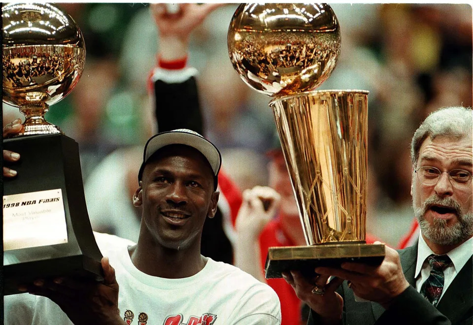 Michael Jordan and Phil Jackson, seen here in 1998, will boh be inducted into the Bulls' Ring of Honor next month.