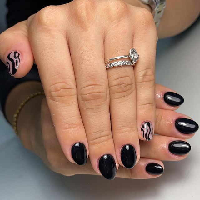 black short nail design for summer