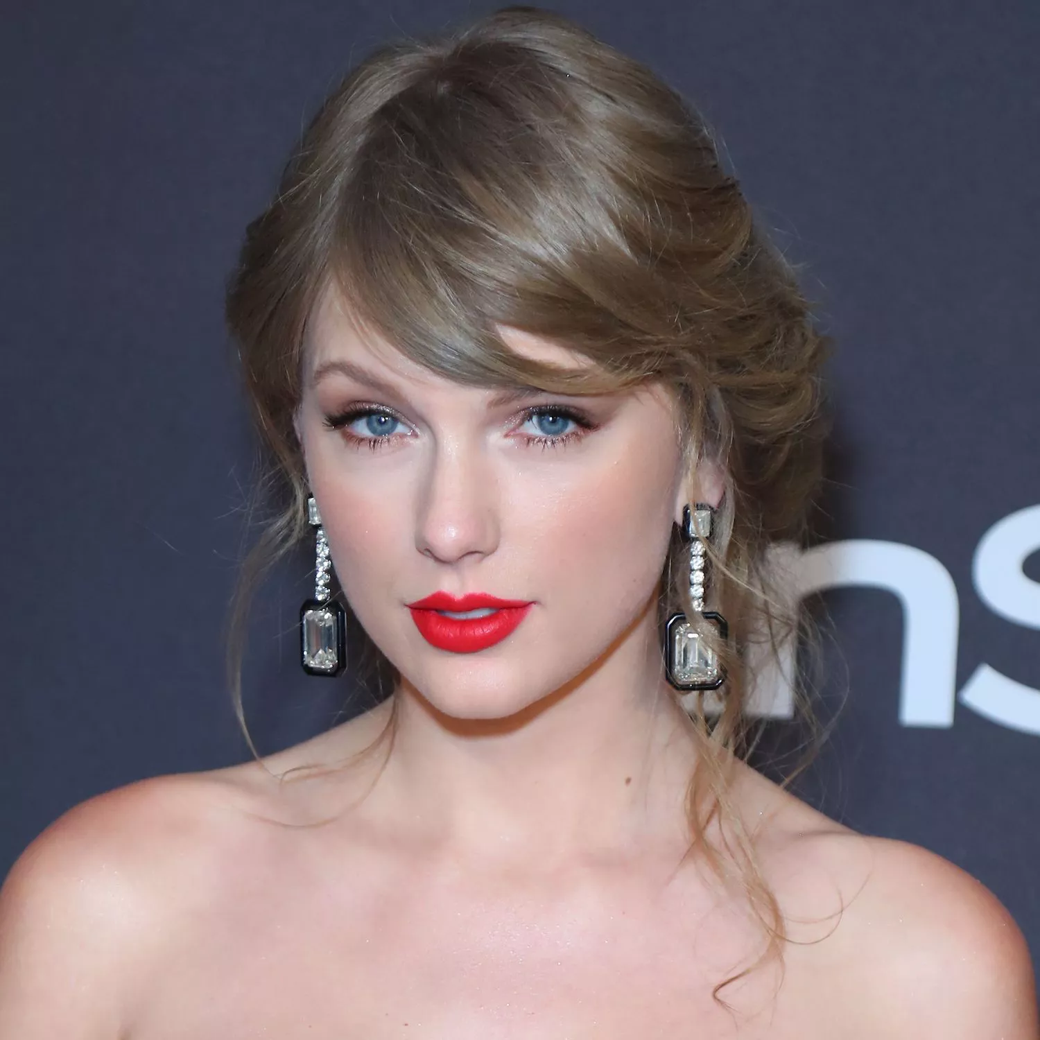 Taylor Swift wears an updo with face-framing waves at a 2019 Golden Globes afterparty