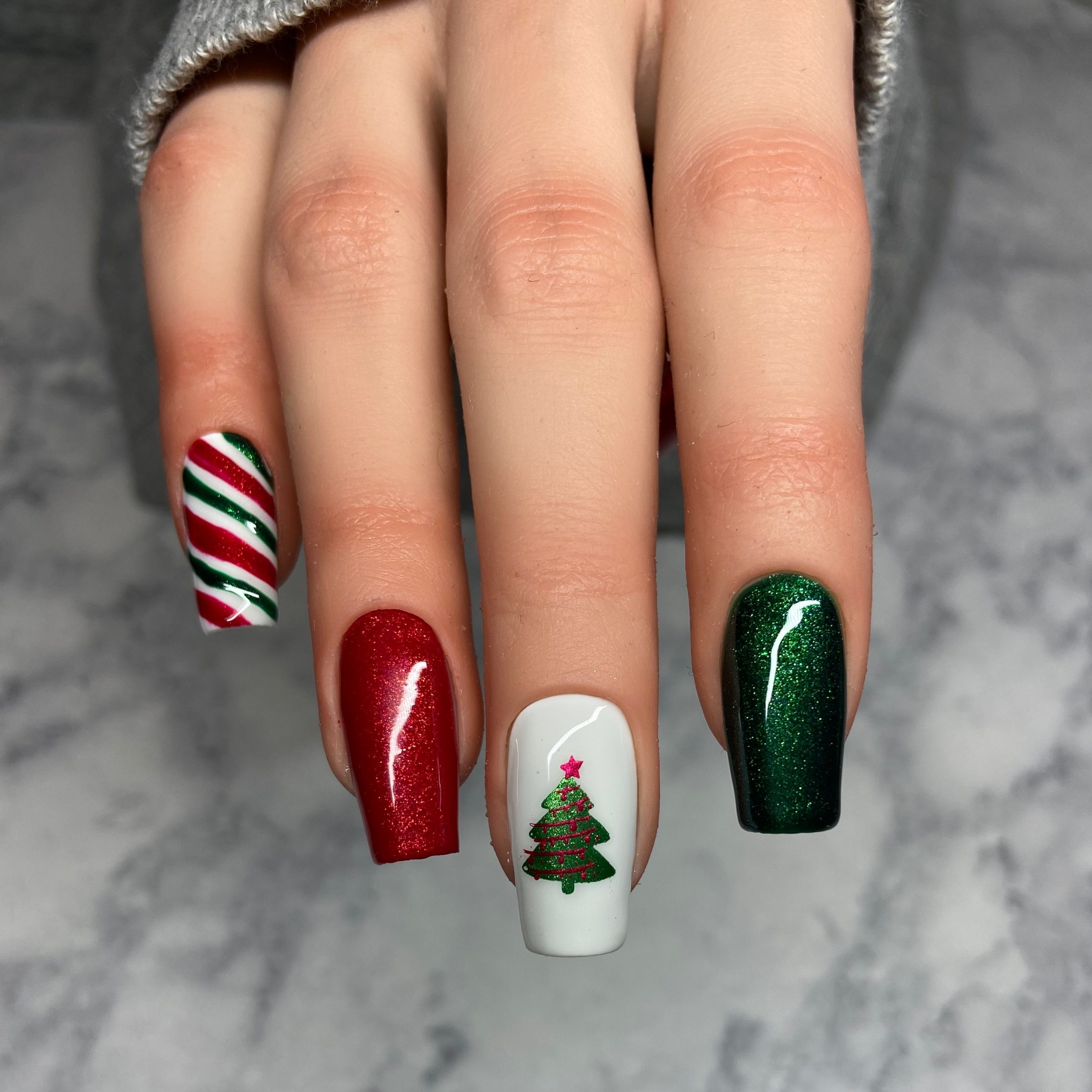 Red and Green Holiday Nail Design - Jenae's Nails