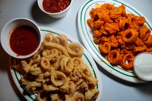 Calamari at Lee's Tavern. (Kaitlyn Rosati for New York Daily News)