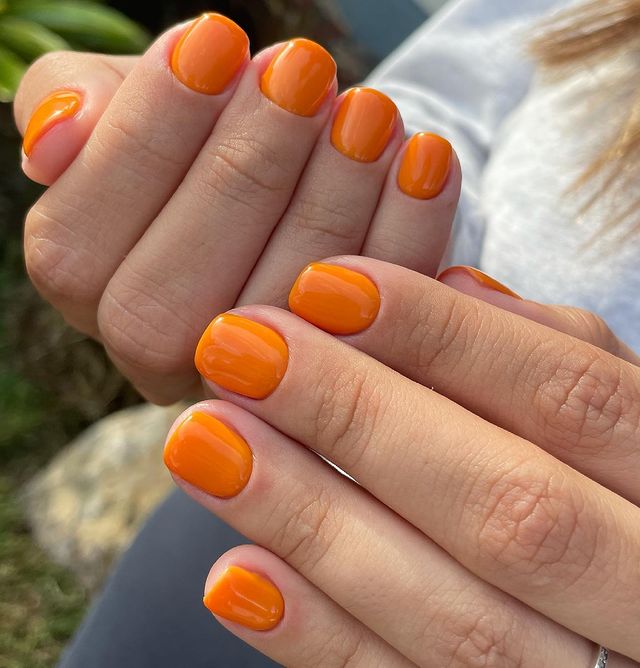 orange short nails