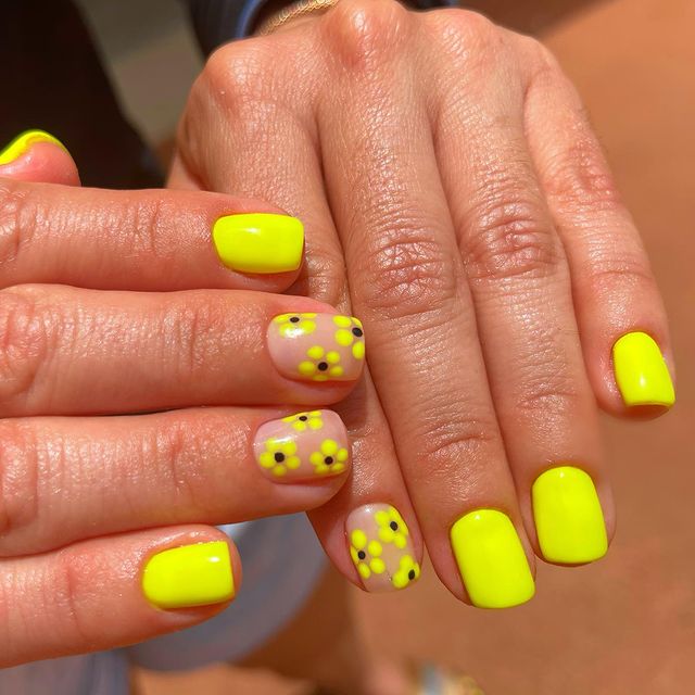 yellow short nail design for summer