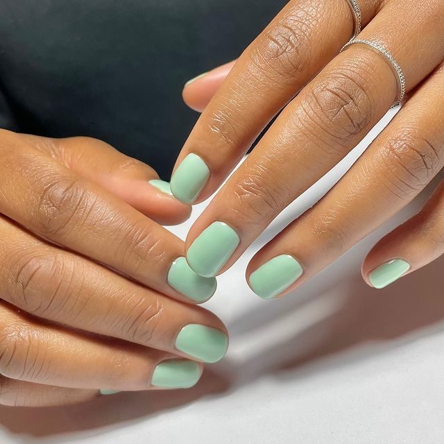 green short nail design for summer