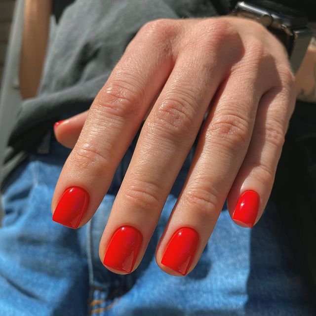 red summer nails