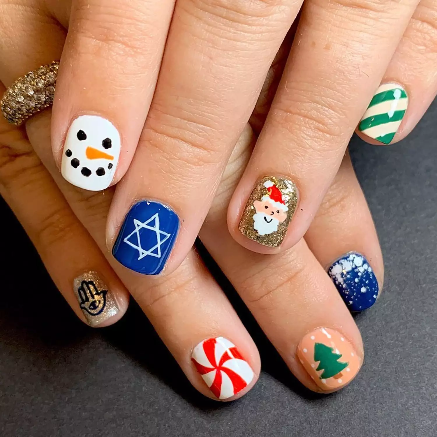 Universal Holiday Nails - Byrdie Short Holiday Nails 