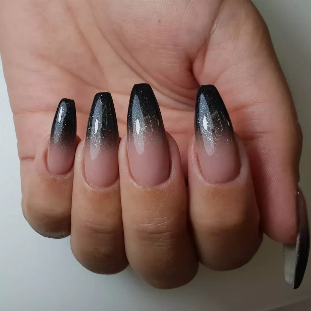 dark ombré nails