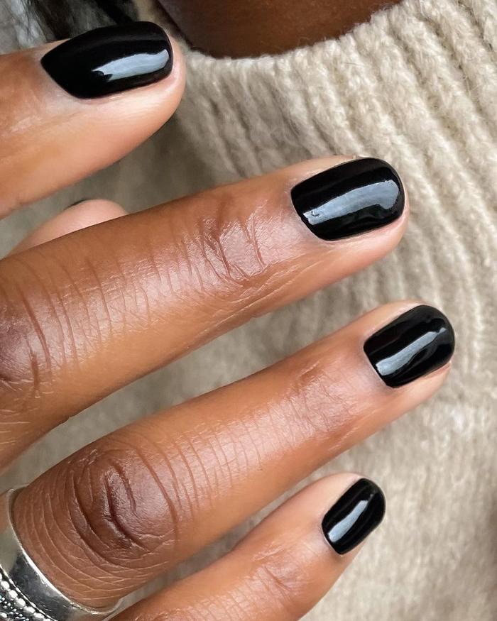 gel nail designs: black nails @paintedbyjools