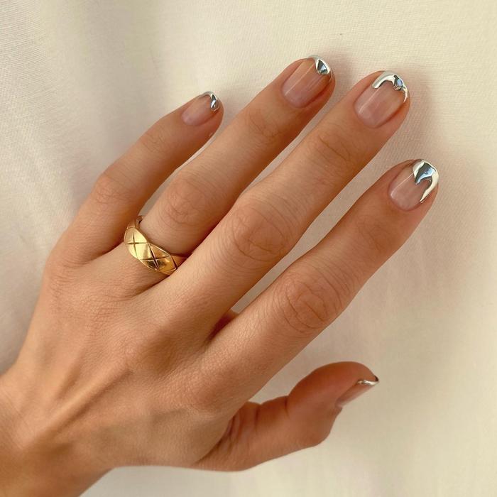 gel nail designs: chrome accents @betina_goldstein