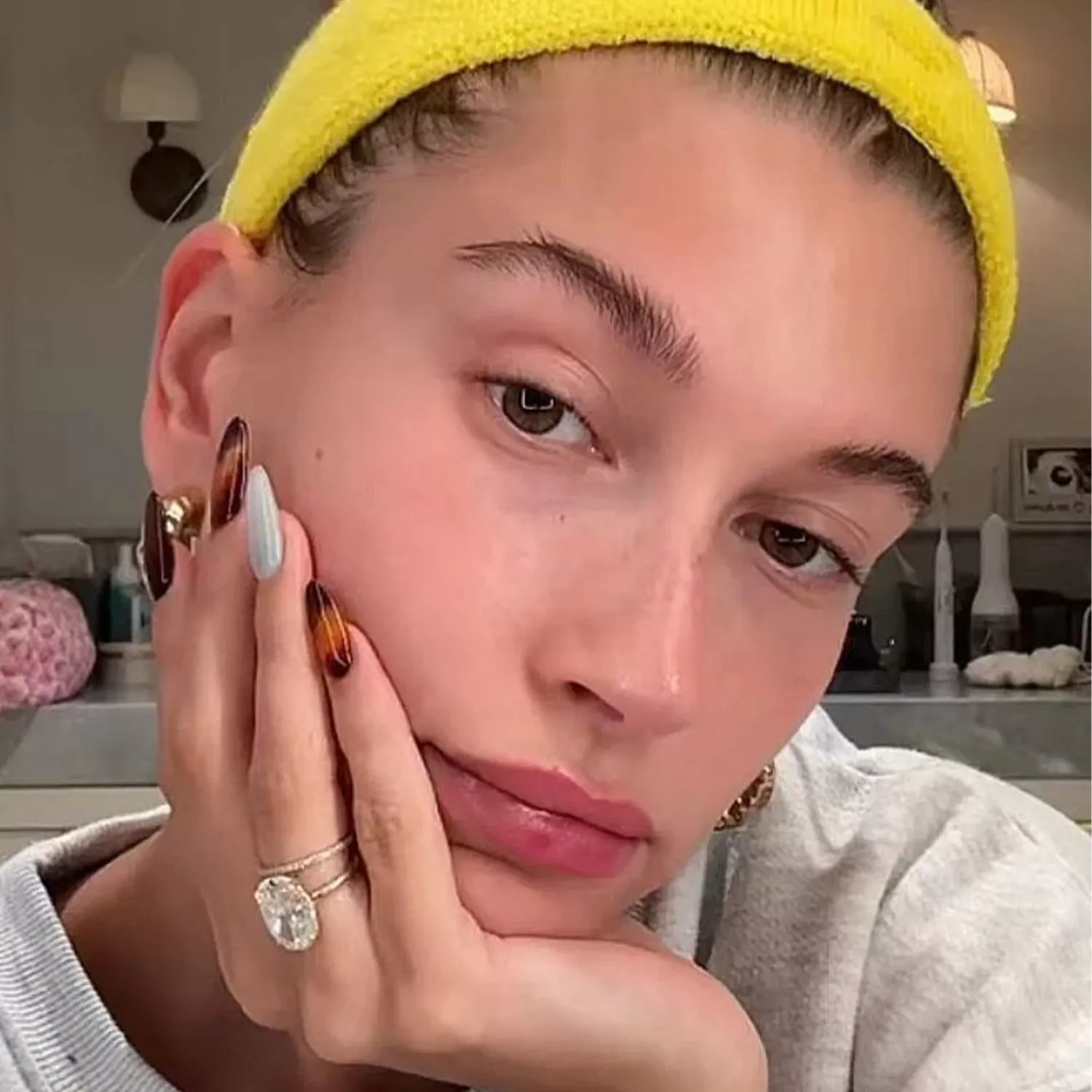 hailey bieber tortoiseshell nails