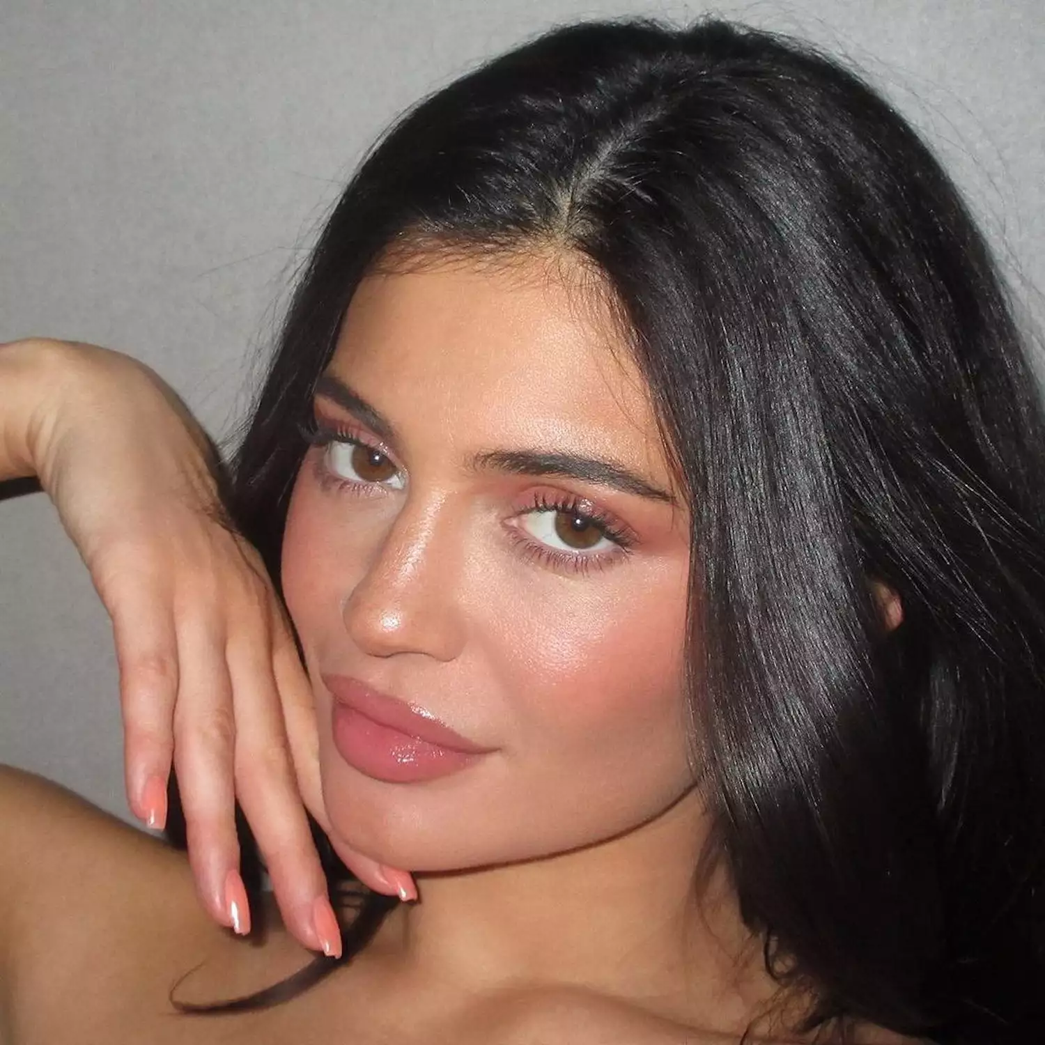 kylie jenner wearing Creamsicle Glazed Nails