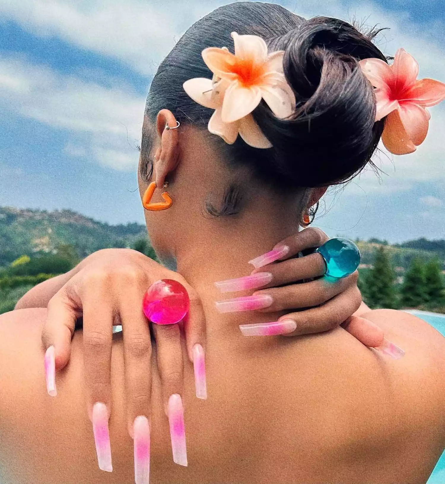 barbie aura nails on meg thee stallion