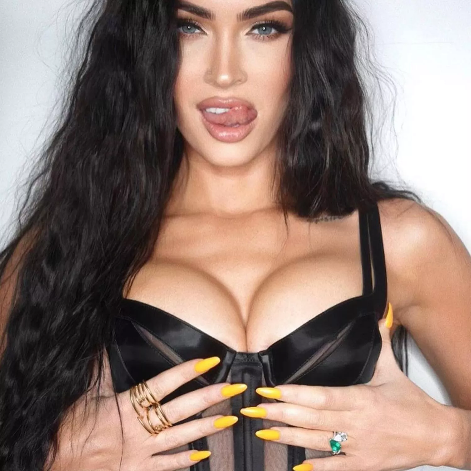 megan fox yellow nails