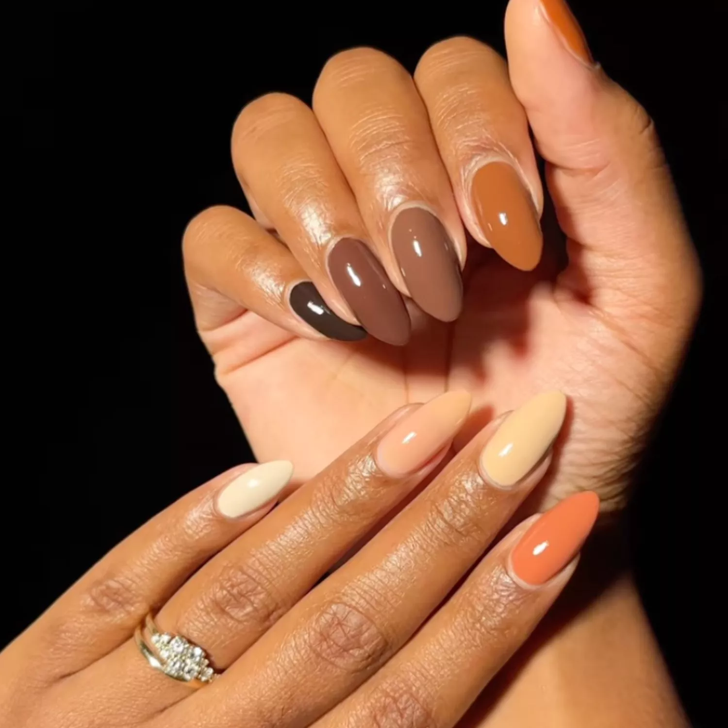 Neutral gradient manicure in shades of brown and neutral