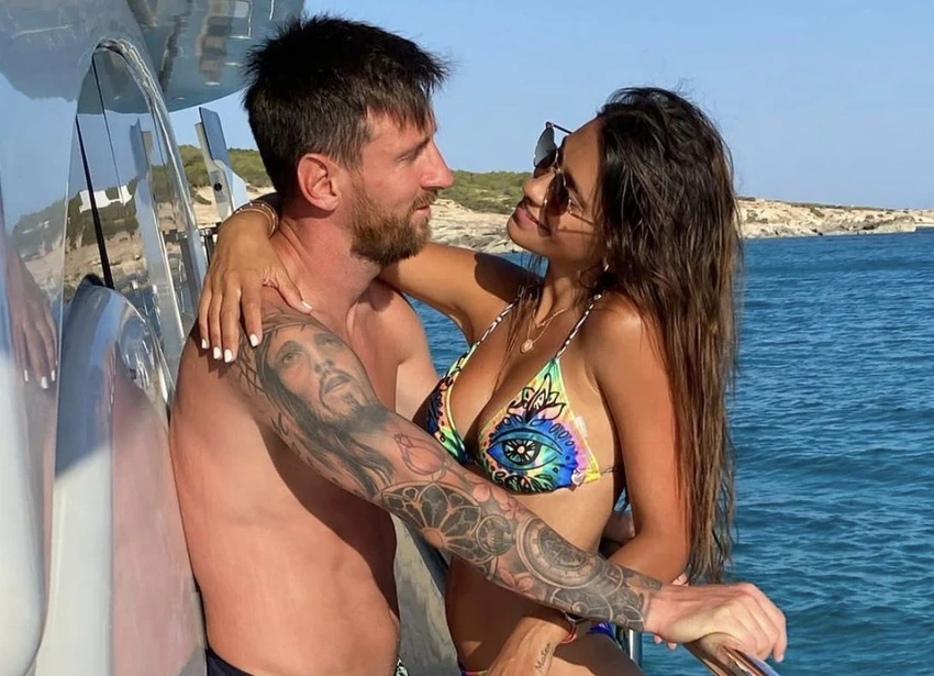 Messi quen với vợ khi cả hai còn rất nhỏ ở quê nhà Argentina. Ảnh: GETTY.