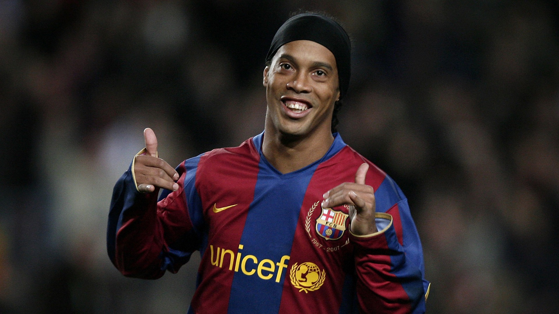 Cưới một lúc 2 vợ, Ronaldinho khiến fan há hốc mồm