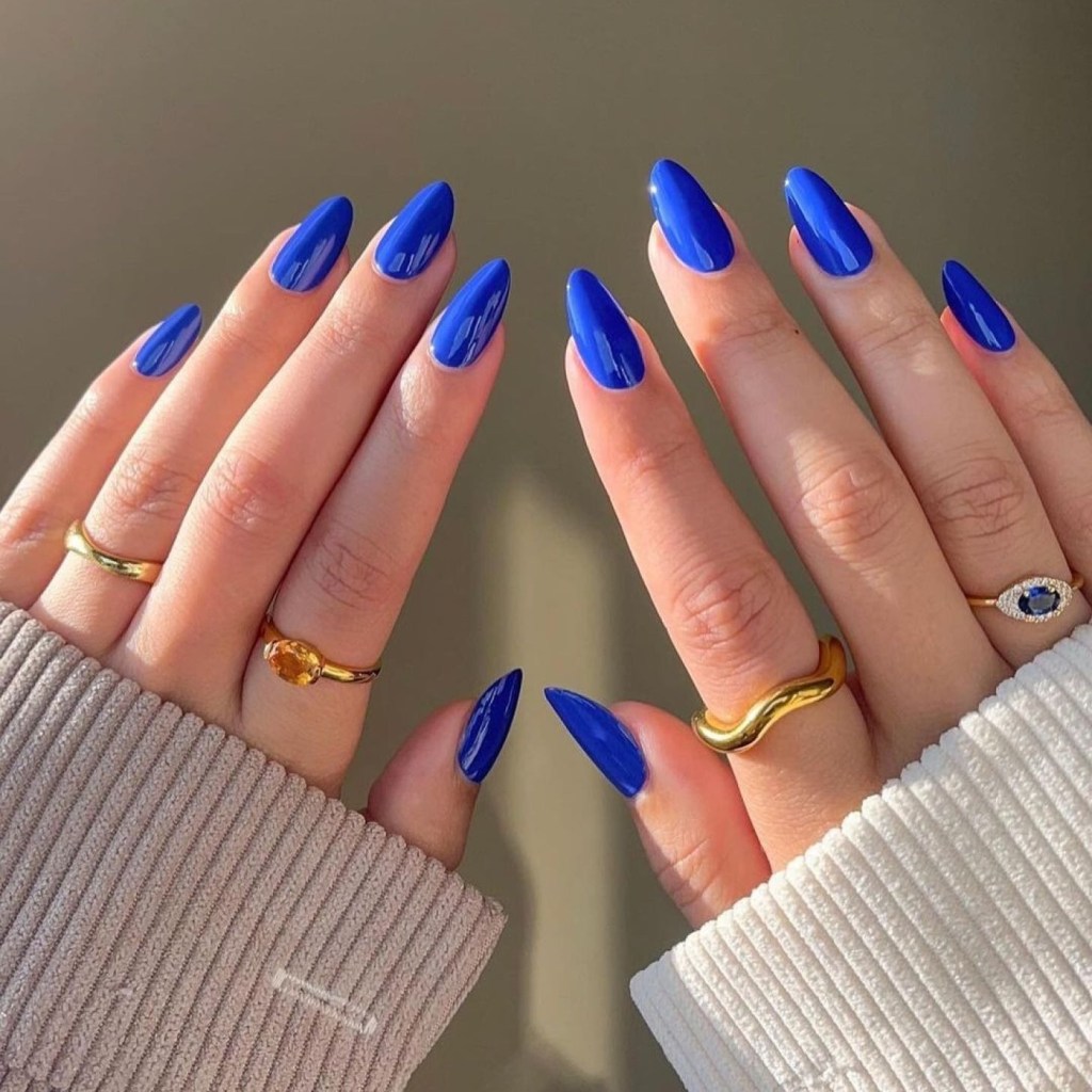 simple almond shaped cobalt blue manicure