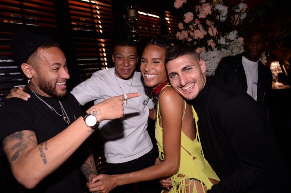 Photo : Semi-exclusif - Neymar Jr, Kylian Mbappé, Cindy Bruna et Marco Verratti lors de la soirée d'anniversaire de C.Bruna (27 ans) au restaurant Giusé Trattoria à Paris, France, le 1er octobre