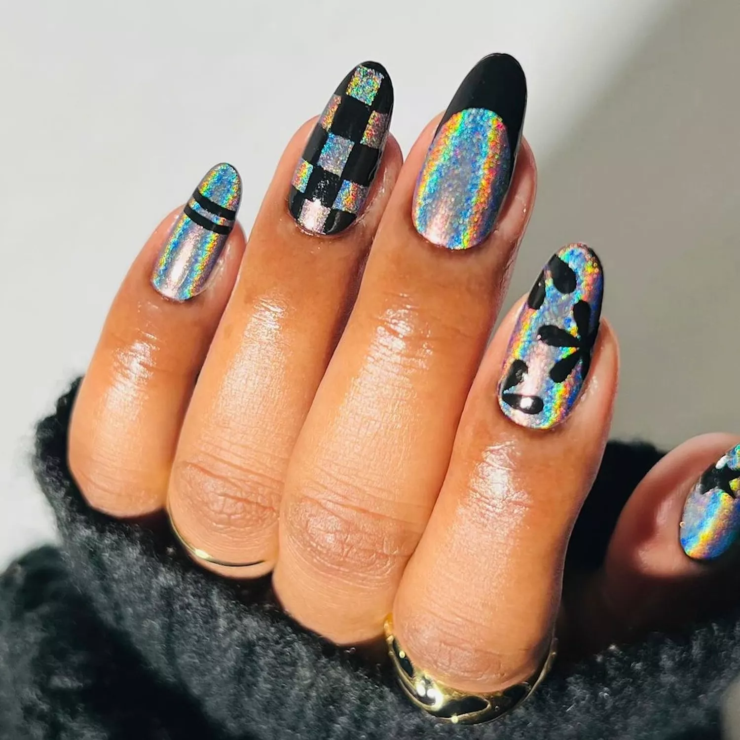 Black Glitter Chrome Nails - Byrdie Black Glitter Nails 