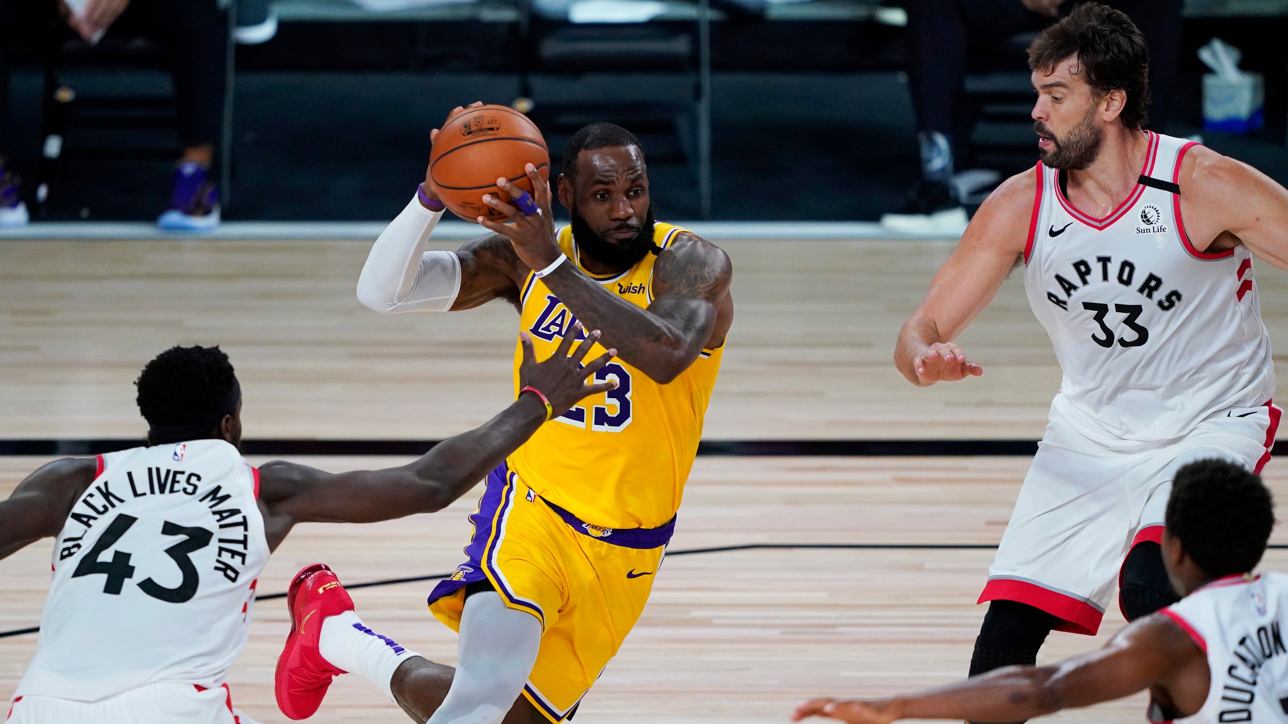 The 12 Best NBA Bubble Players, Teams, Memes and Shots of the Week | GQ