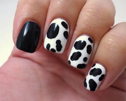 Simple Black and White Leopard Print Design