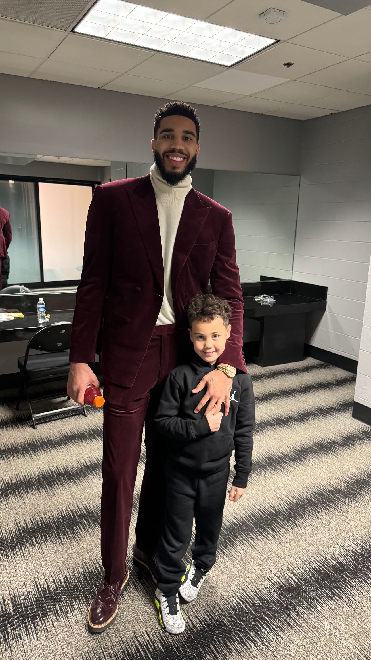 Christmas Crossover: LeBron James and Jayson Tatum’s Son Steal Hearts with ‘DEUCE!!’ Moment