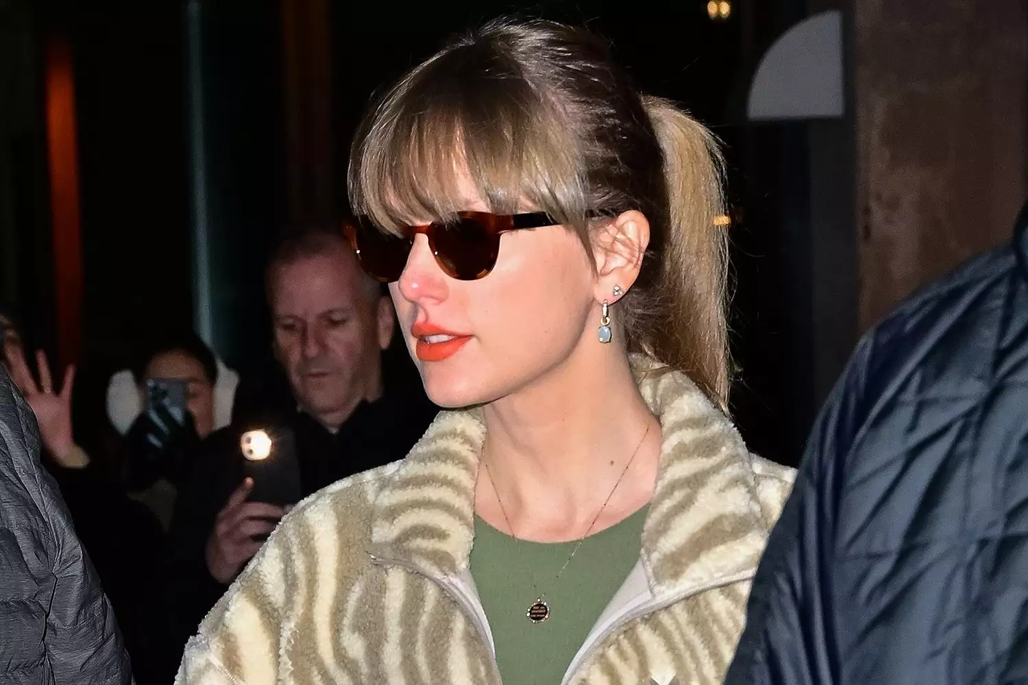 Taylor Swift wears Kobe Bryant Inspired Jewelry.