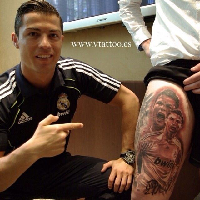 Cristiano Ronaldo with a fan tattoo. bahAHhahahaha omg too good | Tatuajes,  Ronaldo