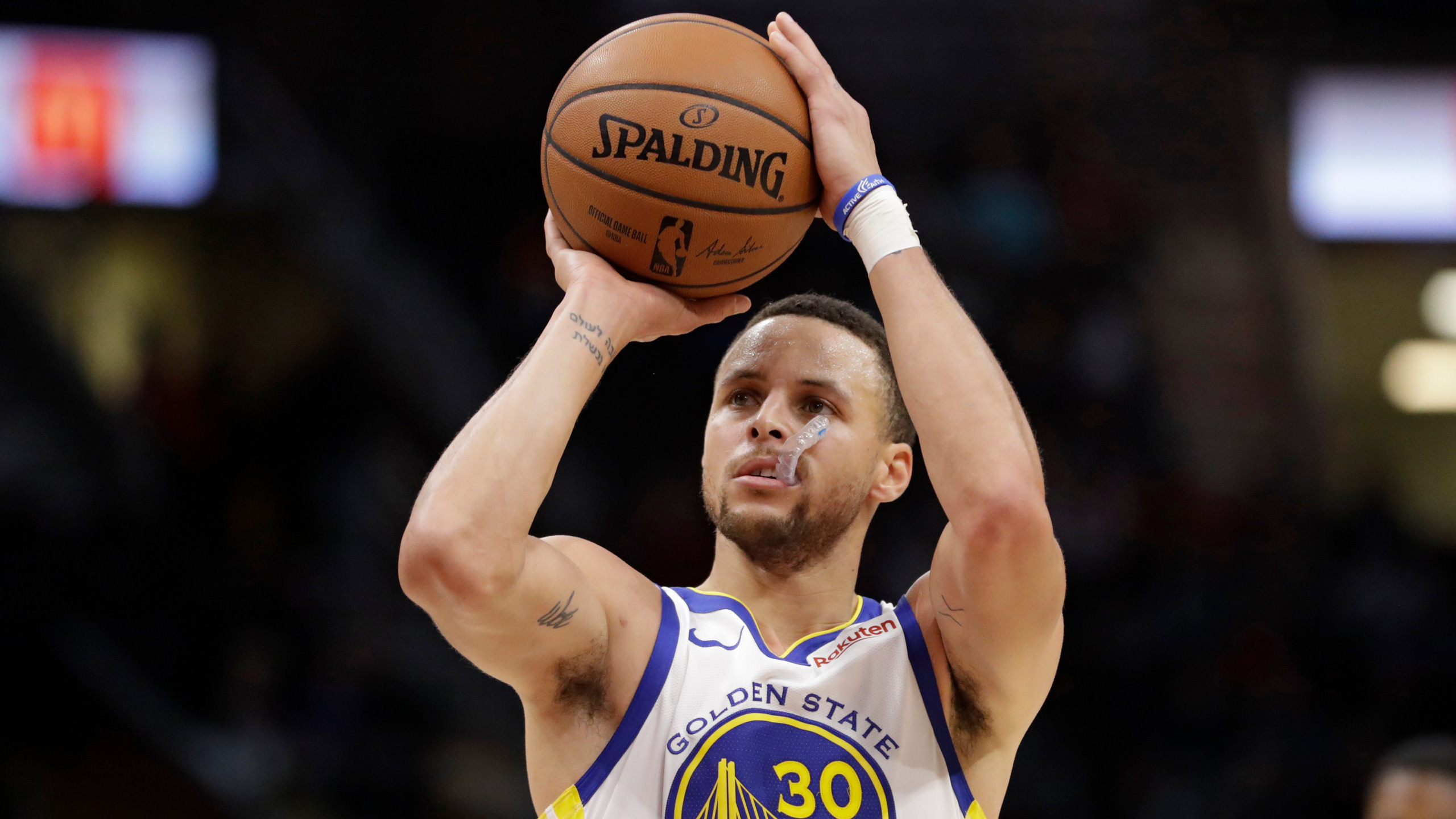 Sốc với “siêu năng lực” đặc biệt của Stephen Curry - Ảnh 1.