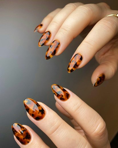 Tortoiseshell print art on short almond nails are on-trend for 2024.