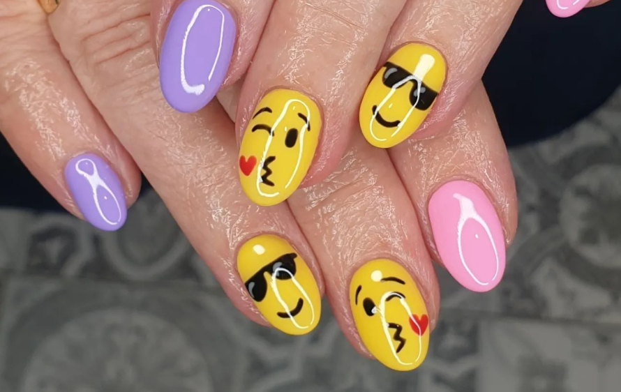 emoji nails