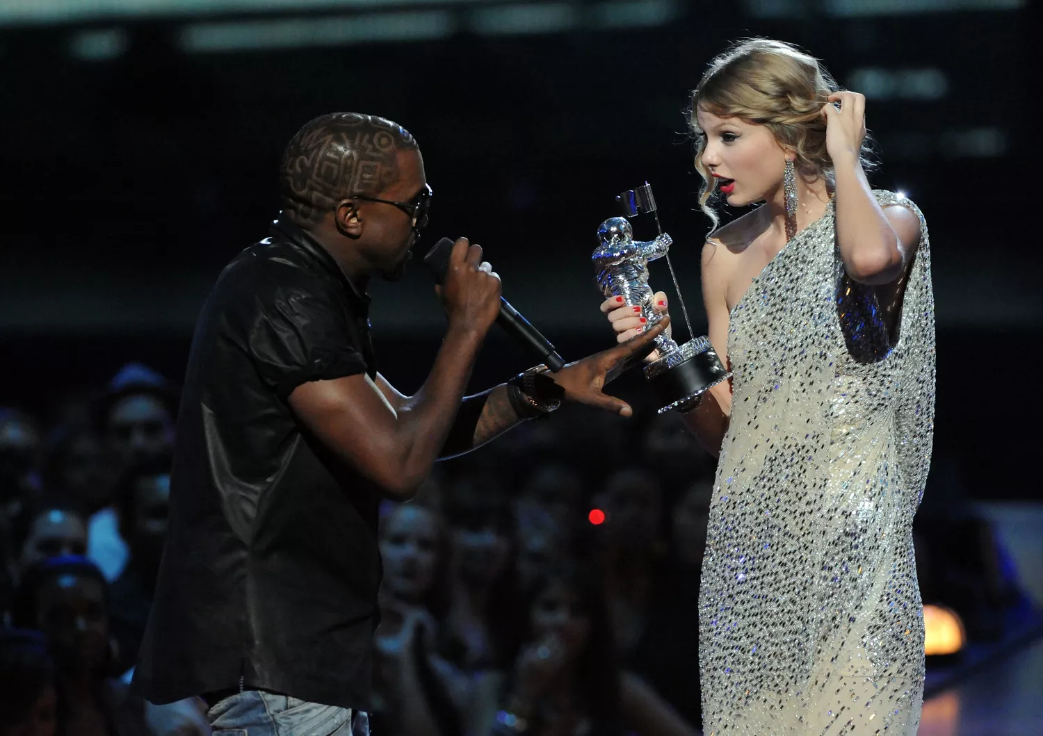 Taylor Swift and Kanye West at the 2009 VMAs