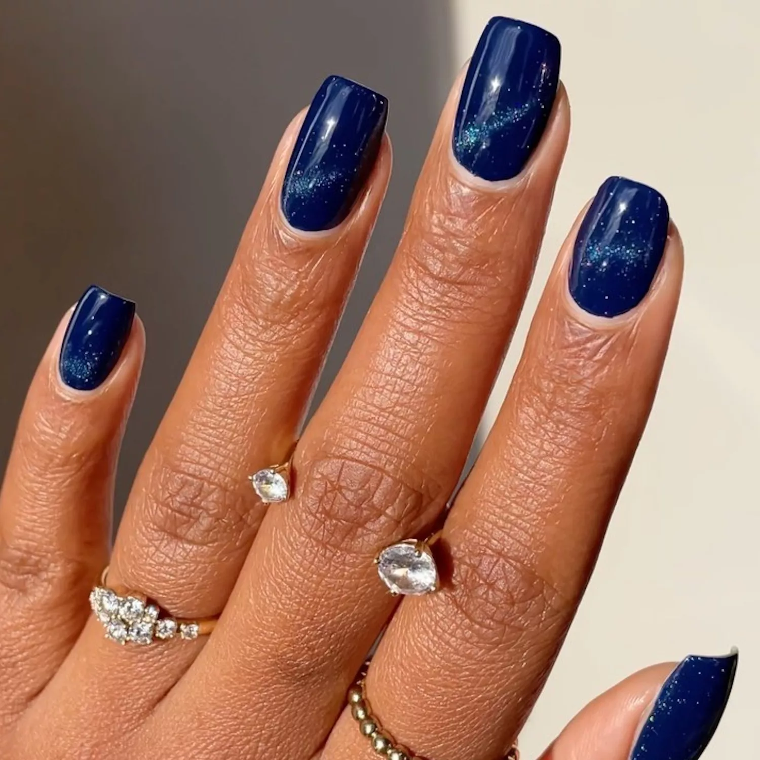 navy blue nails with cat eye