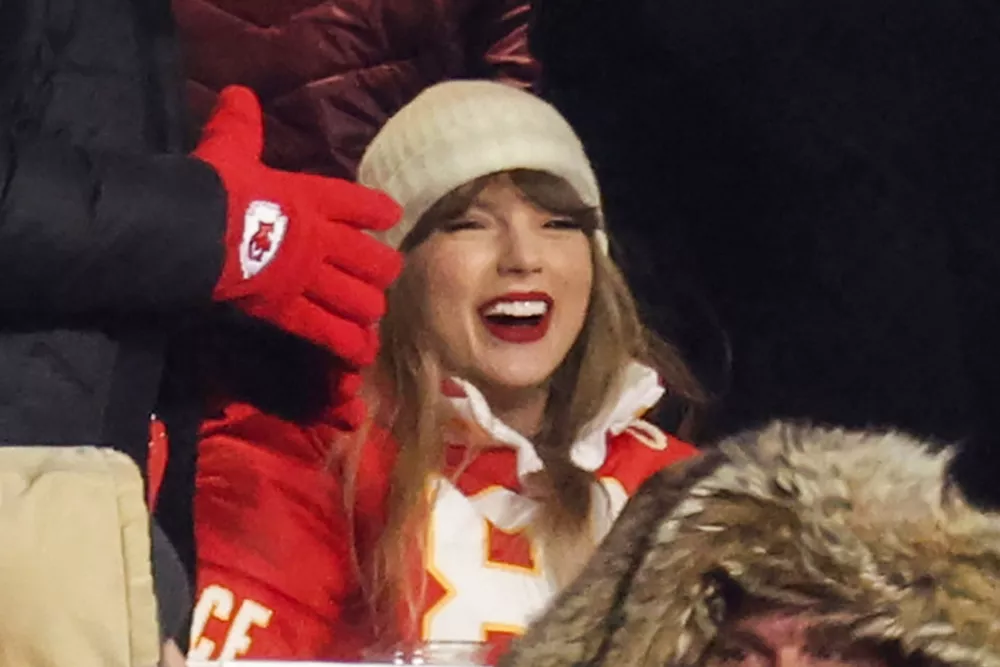 Taylor Swift attends the AFC Wild Card Playoffs between the Miami Dolphins and the Kansas City Chiefs