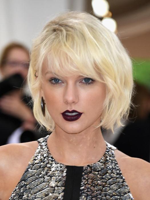 Taylor Swift,tóc đẹp như sao, tóc ngắn, mẫu tóc chấm vai