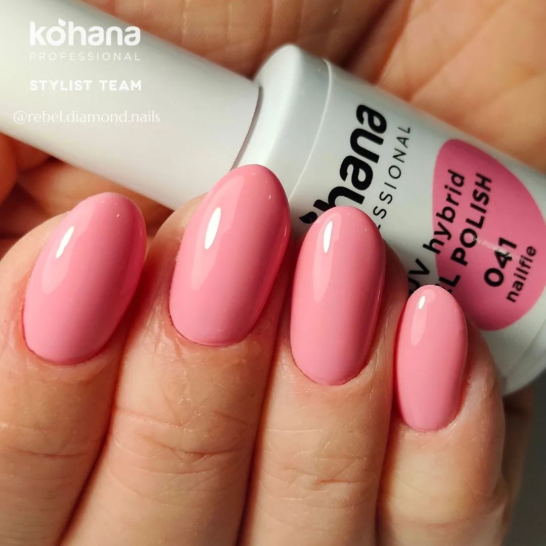 Pink oval nails such as these will be easy to do all on your own.