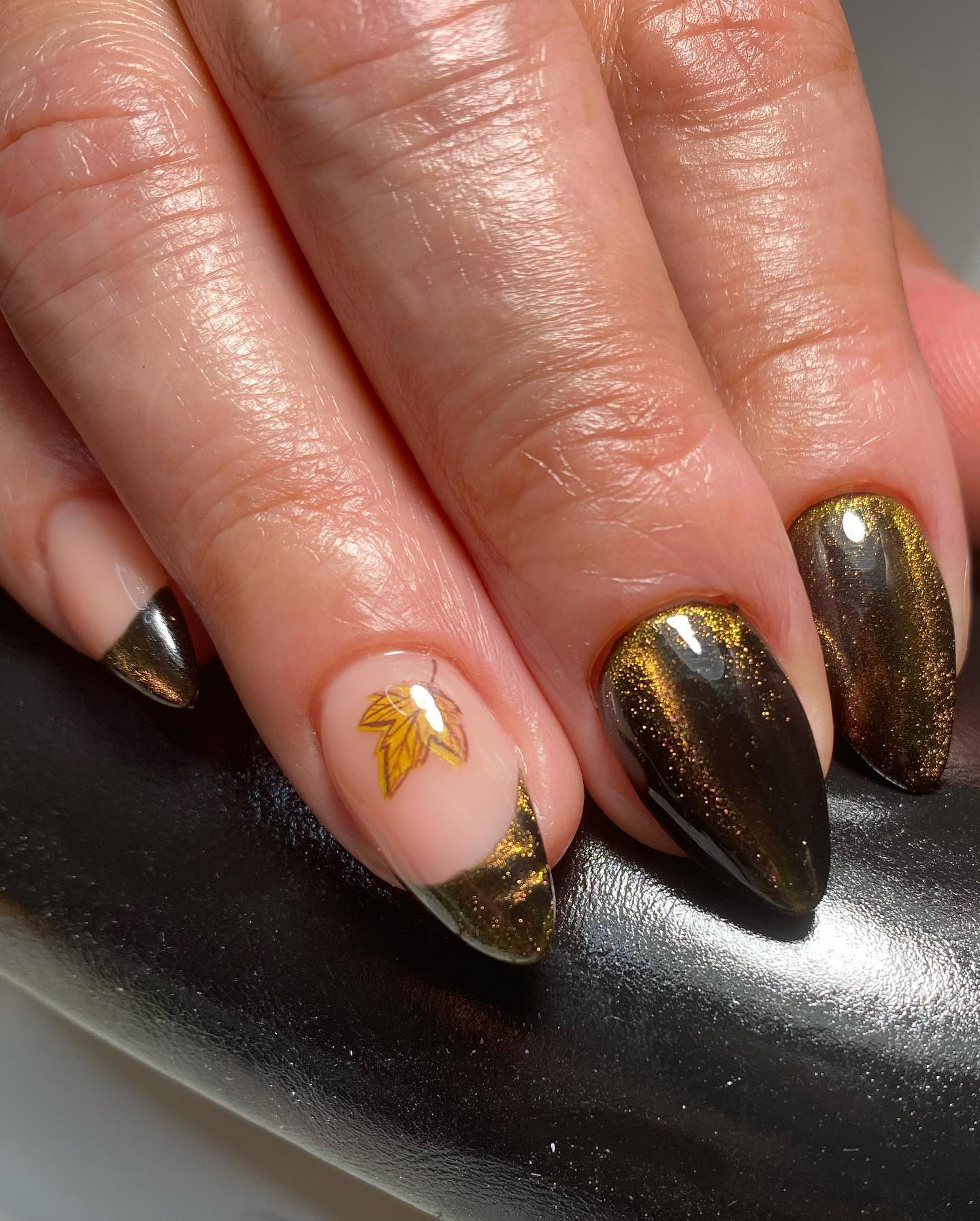 Wanna feel the Autumn vibe on your nails? If your answer is yes, go for this yellowish cat eye nails. For your accent nail, you can have a falling leaf nail art.