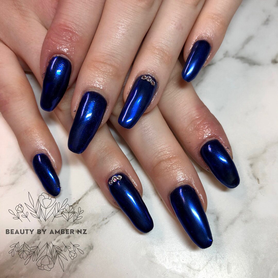 Dark blue represents authority and power. Are you ready to wear this beautiful and powerful dark blue chrome nails?