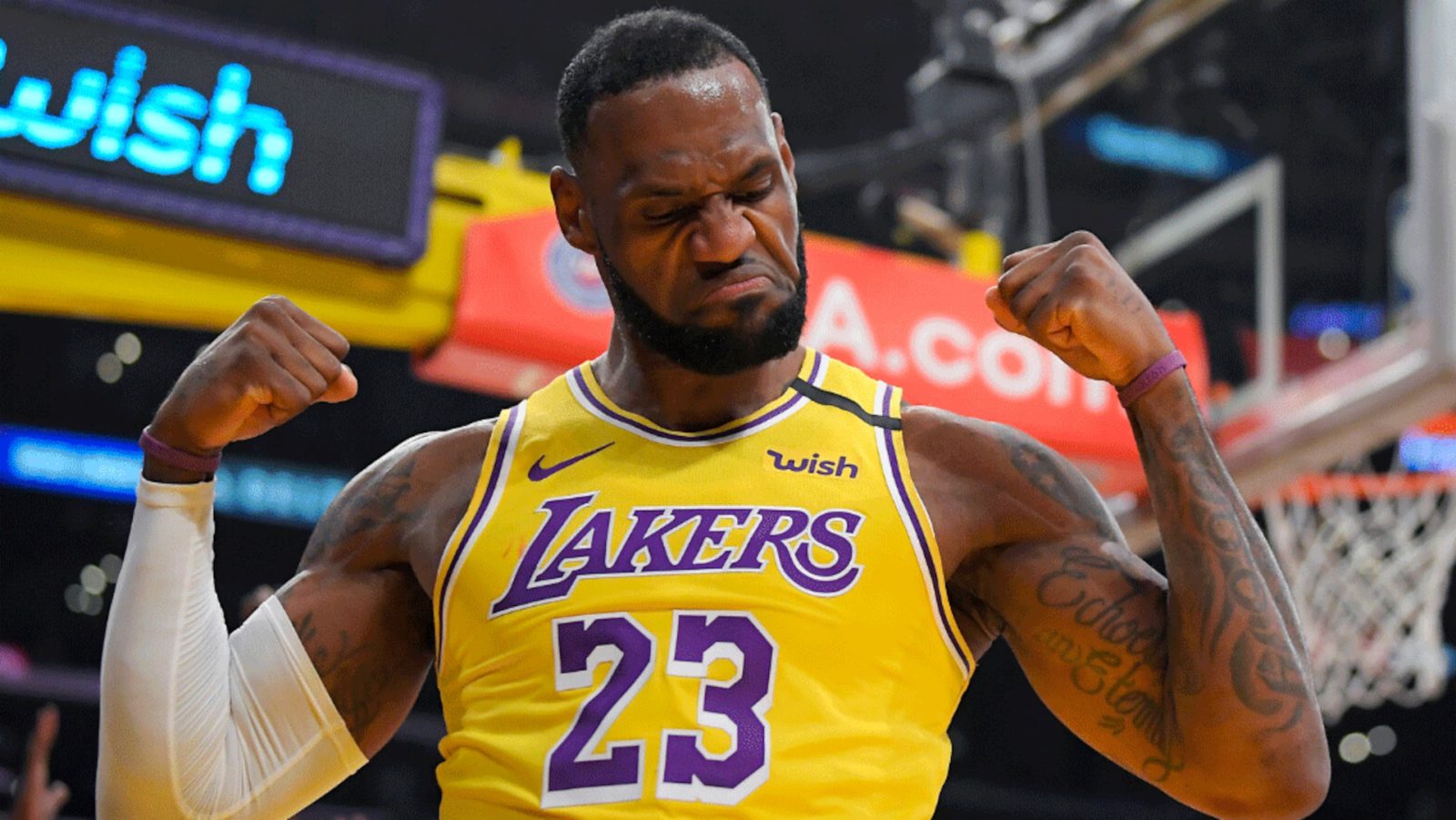 LeBron James gia nhập &quot;BXH tỷ đô&quot;, sánh vai cùng Cristiano Ronaldo và Lionel Messi - Ảnh 3.