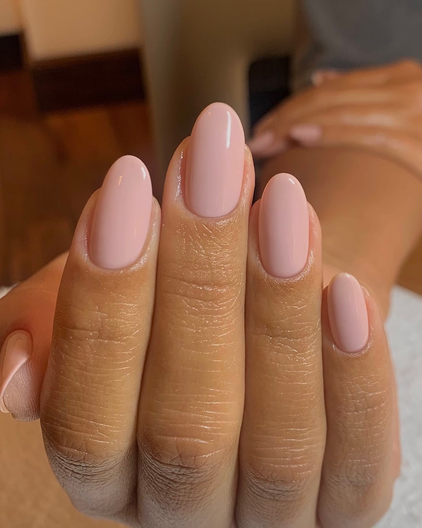 If you want to keep things simple, then you can always go for a classic manicure. This nude oval nails are sure to give you a chic and classy look no matter where you go.