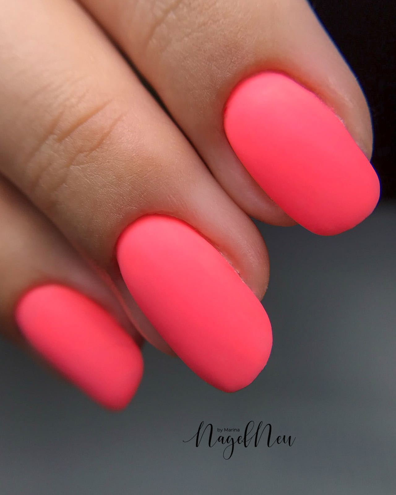 Matte nails help women have a bold and sophisticated look no matter which color they choose. The beauty of these matte pink oval nails above is mesmerizing. Also, it is a great way to get creative with your nails.