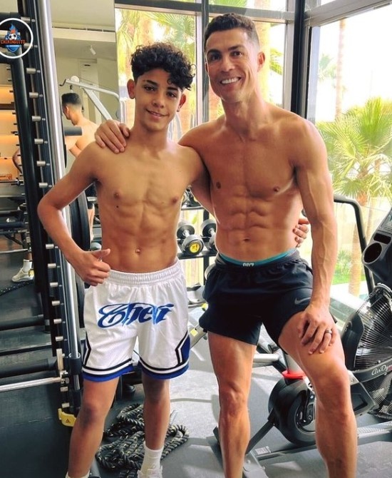 Ronaldo Jr tap gym anh 1