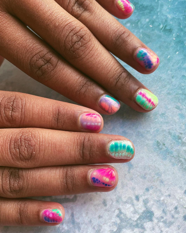 short tie dye pastel nails