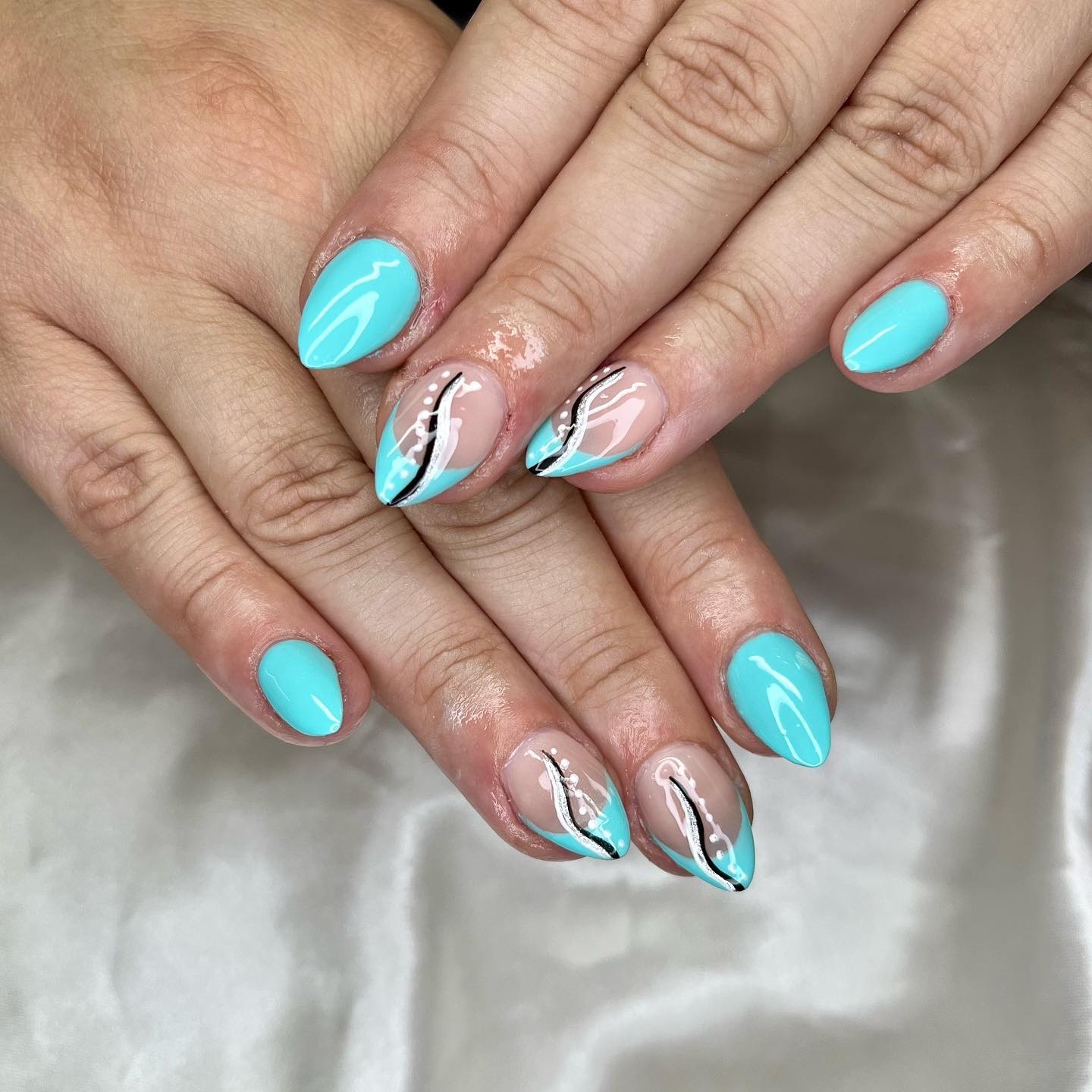 How gorgeous this color is! On the top of turquoise French tips, you can wear some swirls to make it more detailed. All you need is silver and black lines.