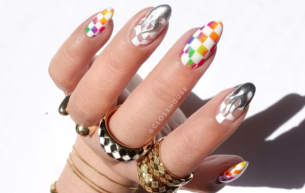 Multicoloured checkerboard with silver flames